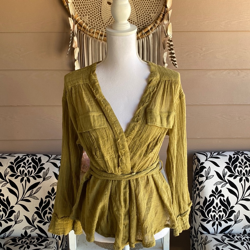 We The Free Top Size Small